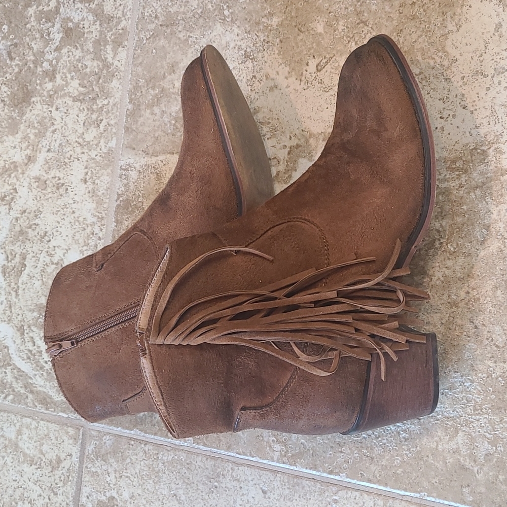 9.5 Blazin Roxx fringe booties